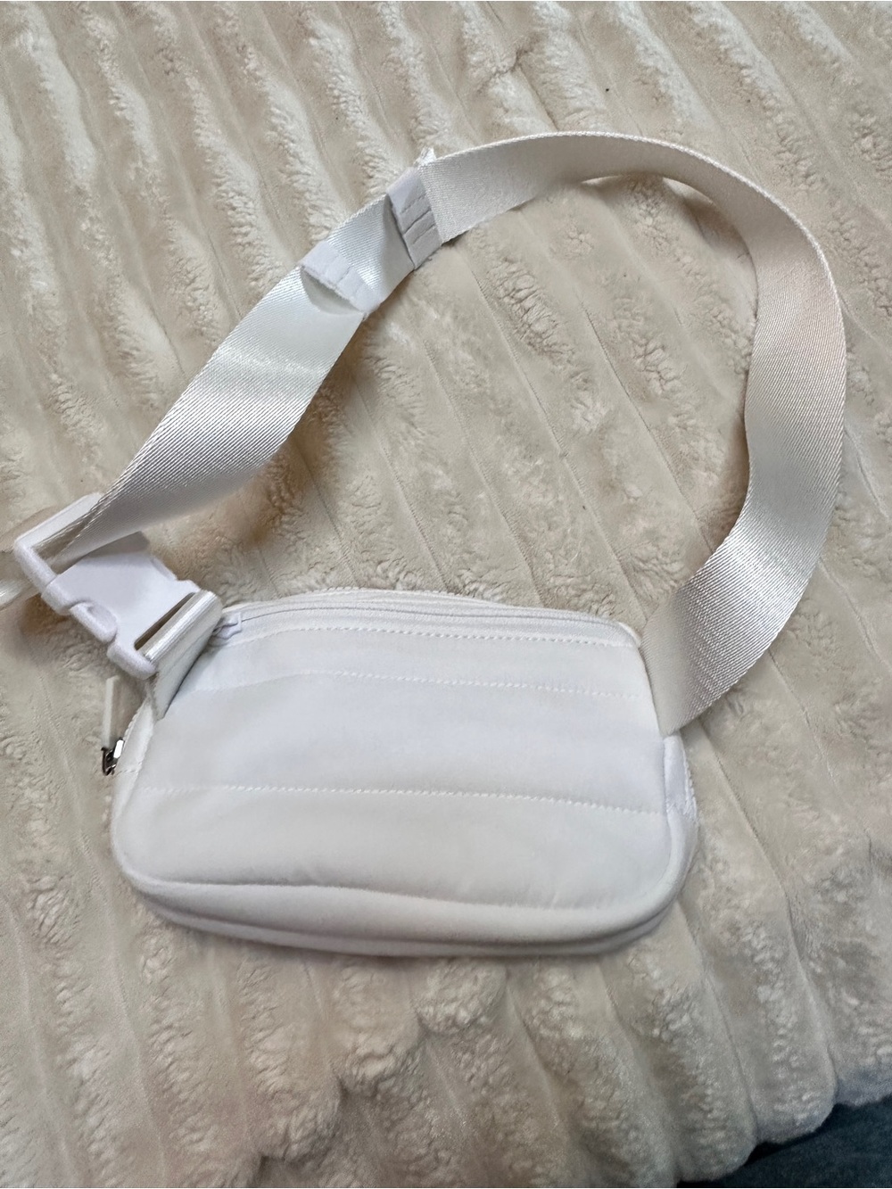 White LuLu cross body bag - Picture 3 of 3